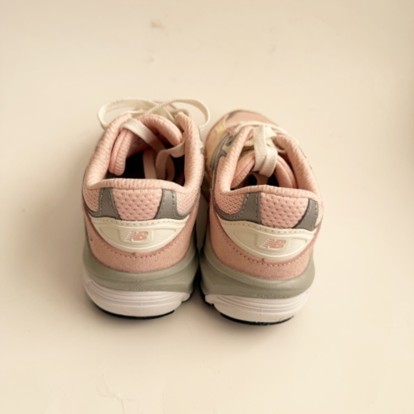 New Balance 990 Baby Pink Kids Sneakers Size 13 - Picture 5 of 8